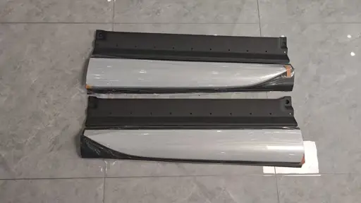 Комплект передних дверных обвесов для 元Byd PLUS (серый/белый) SC2E-5402830/40