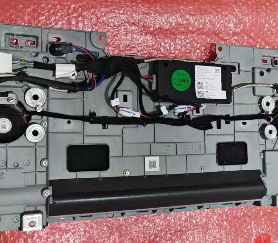 Задний монитор Lixiang L9 2024