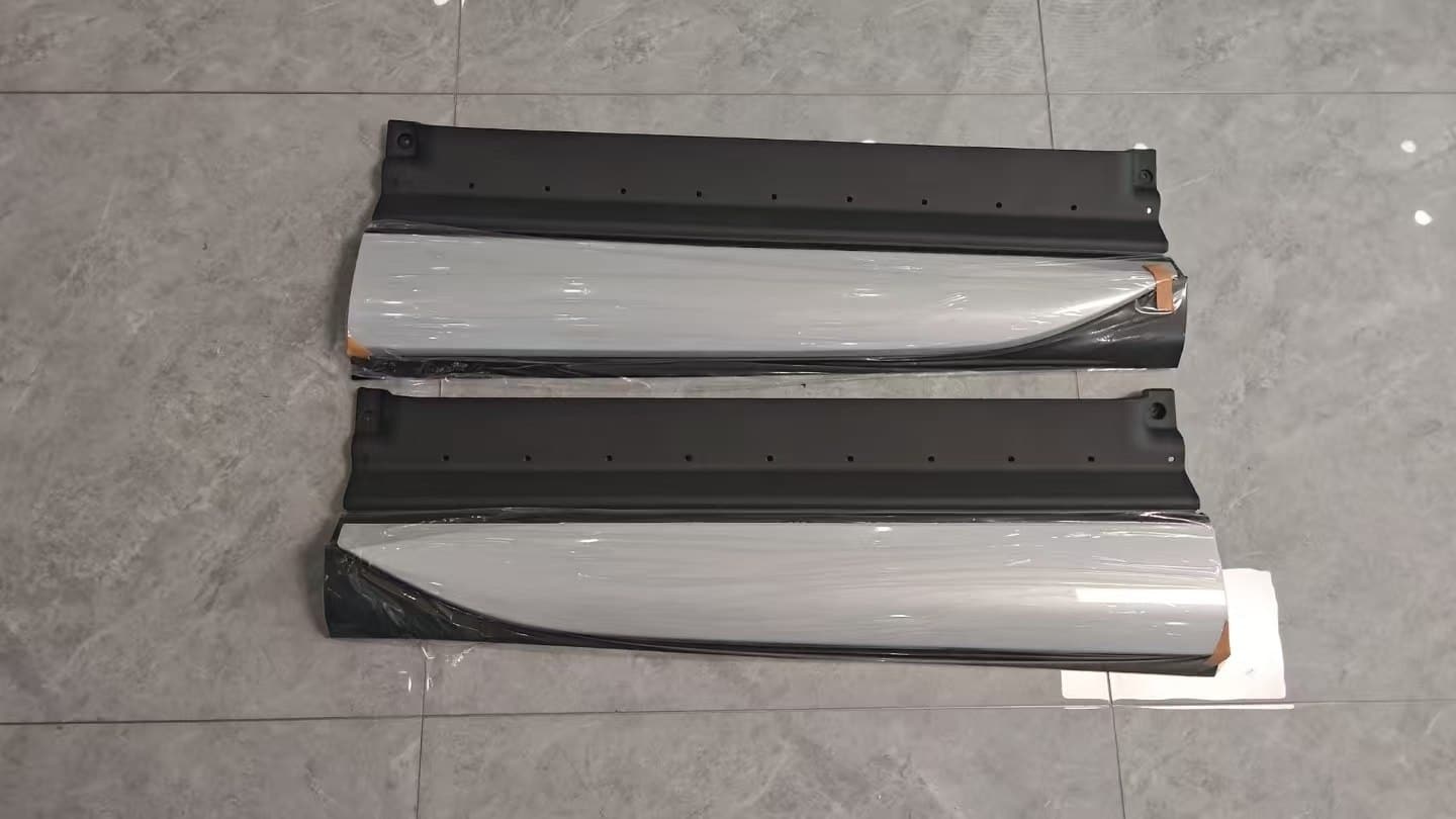 Комплект передних дверных обвесов для 元PLUS (серый/белый) SC2E-5402830/40