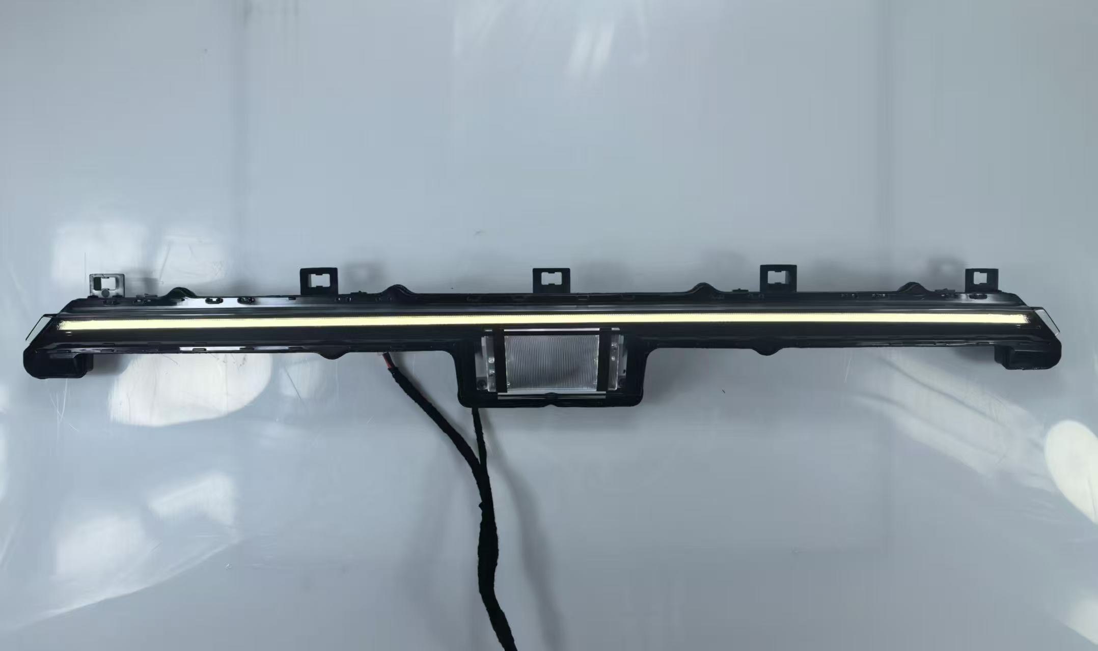 Передний центральный позиционный светильник YuanPLUS SC2E-4102300