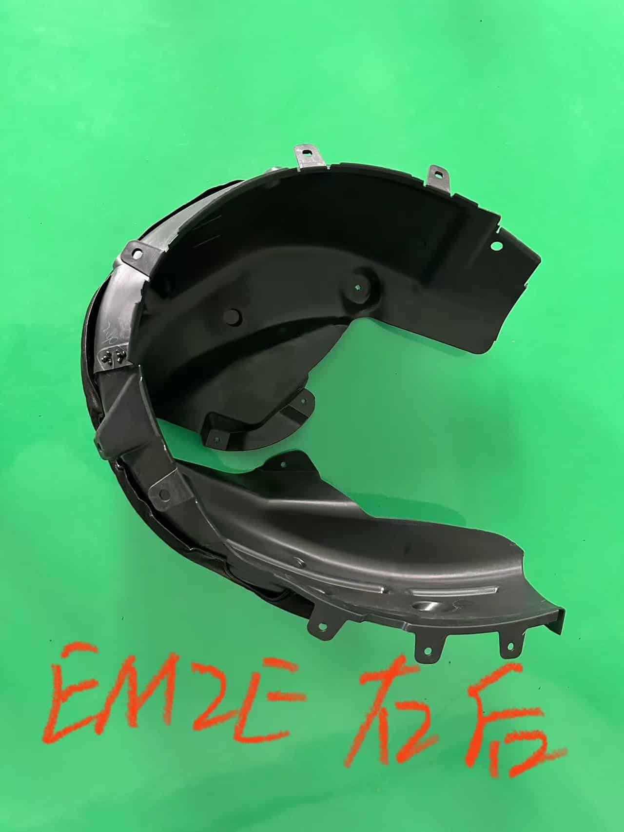 Внутренний подкрылок правого заднего крыла для Dolphin EM2E-3102140