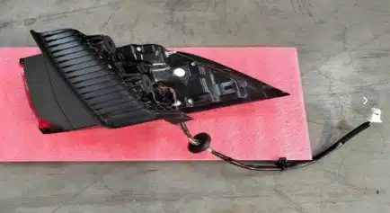 Задний фонарь для Denza D9 (базовая комплектация) правая сторона MRE-4133020A