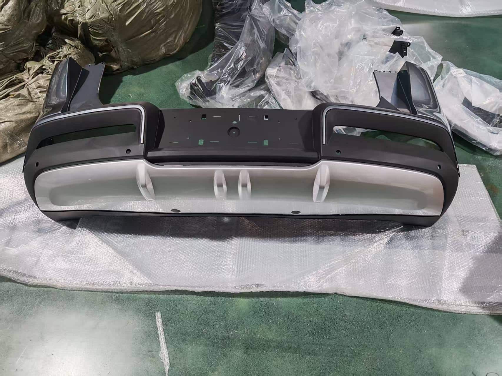 Задний бампер в сборе для 元UP SC3E-2804100